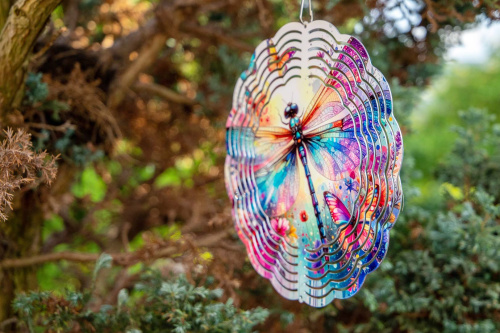  Vneste do své zahrady nebo interiéru hravý pohyb a oslnivý vizuální efekt. Tento větrný spinner kombinuje moderní design, precizní zpracování a vysokou odolnost (8)
