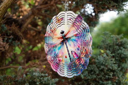  Vneste do své zahrady nebo interiéru hravý pohyb a oslnivý vizuální efekt. Tento větrný spinner kombinuje moderní design, precizní zpracování a vysokou odolnost (9)