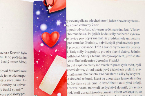  Originální papírová knižní záložka od KudrnkaART. Motiv: červeno-modrý potisk (3)