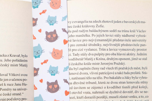  Originální papírová knižní záložka od KudrnkaART. Motiv: kočičky na bílém podkladu (3)
