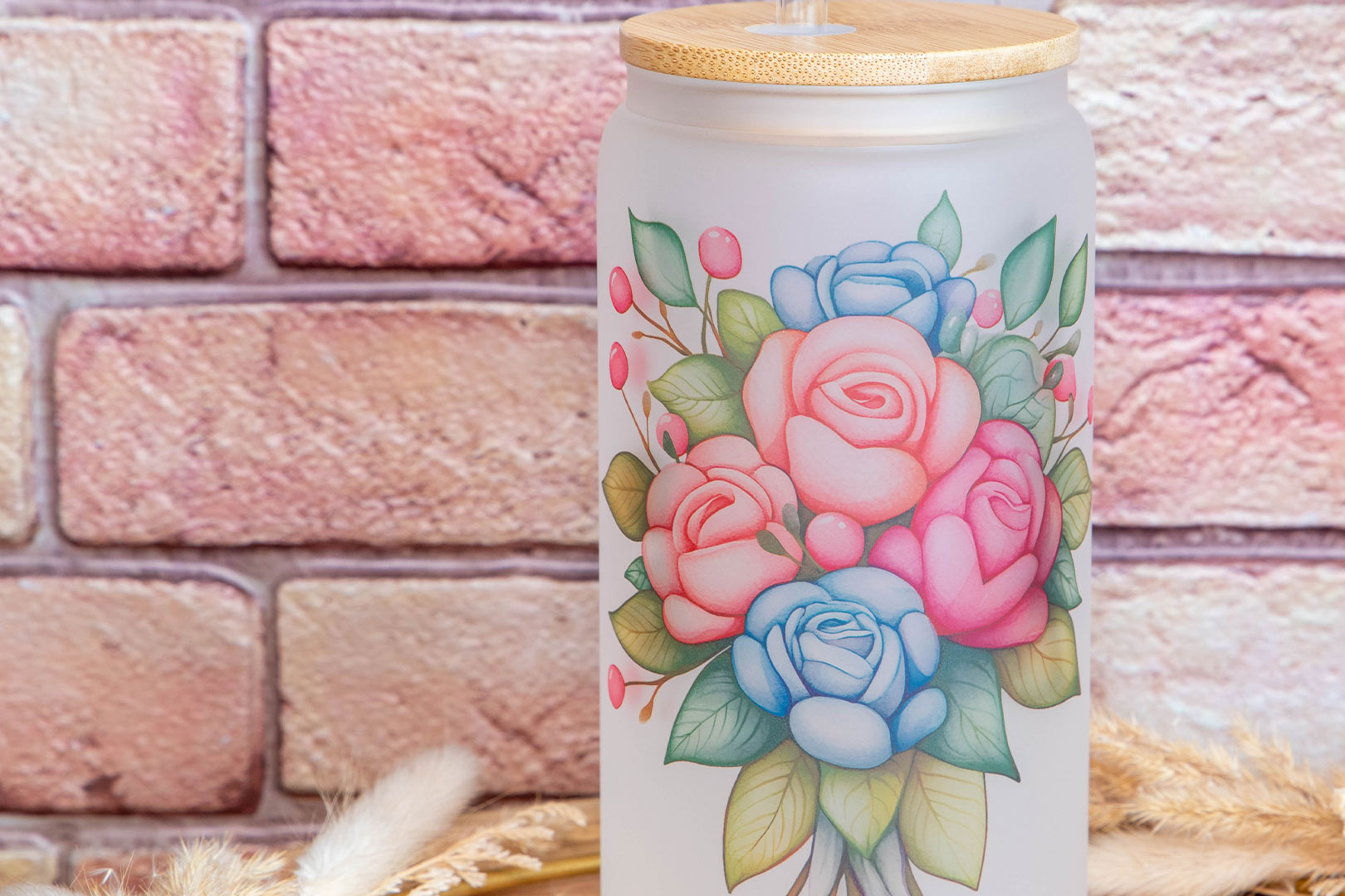 Matná frosted sklenice KudrnkaART – kytice růží (550 ml)