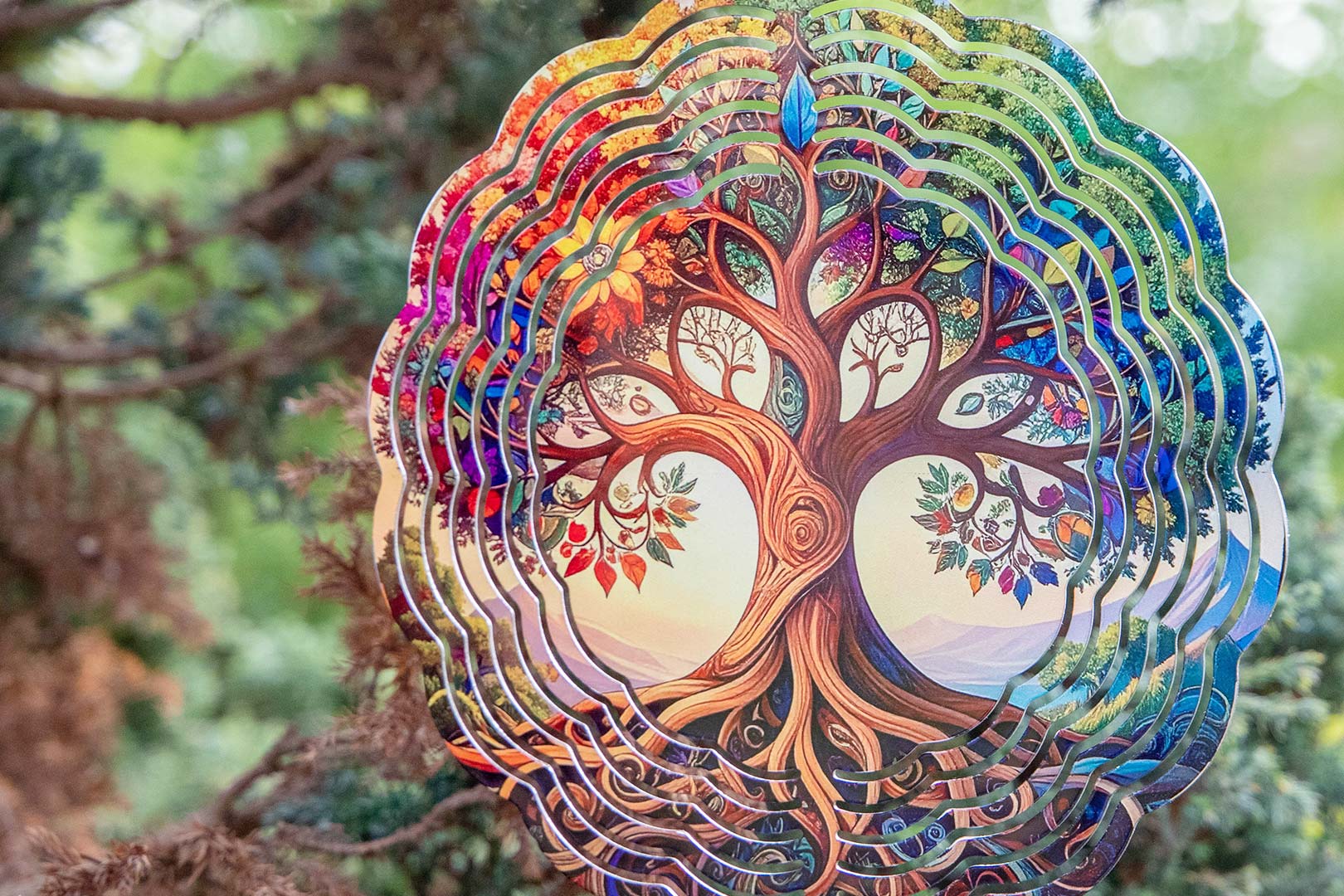 Elegantní 3D větrný spinner s motivem stromu života. Odolný, otočný závěs pro zahradu i interiér. Elegantní dekorace a skvělý tip na originální dárek