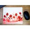 Klasická podložka pod myš v originálním designu KudrnkaART. Motiv: růžové tulipány na bílém podkladu