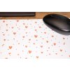 Klasická podložka pod myš v originálním designu KudrnkaART. Motiv: malá srdíčka, detail 2