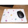 Klasická podložka pod myš velikosti 23,5 cm × 20 cm v originálním designu KudrnkaART. Prošívaný okraj, protiskluzová spodní strana (2)