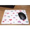 Klasická podložka pod myš v originálním designu KudrnkaART. Motiv: srdíčka (2)