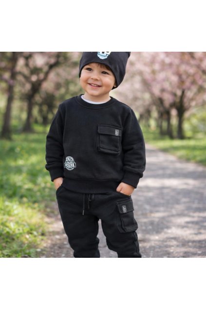 chlapcenska suprava cierna