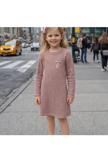 dievcenske saty ruzove s brosnou