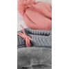 Zateplený komplet čiapka a šál tunelový ružovo sivý s brmbolcom