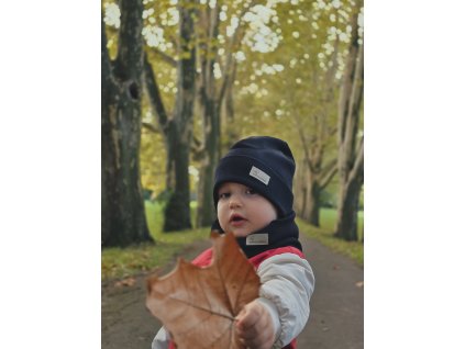 Čiapka z rebrovaného úpletu čierna