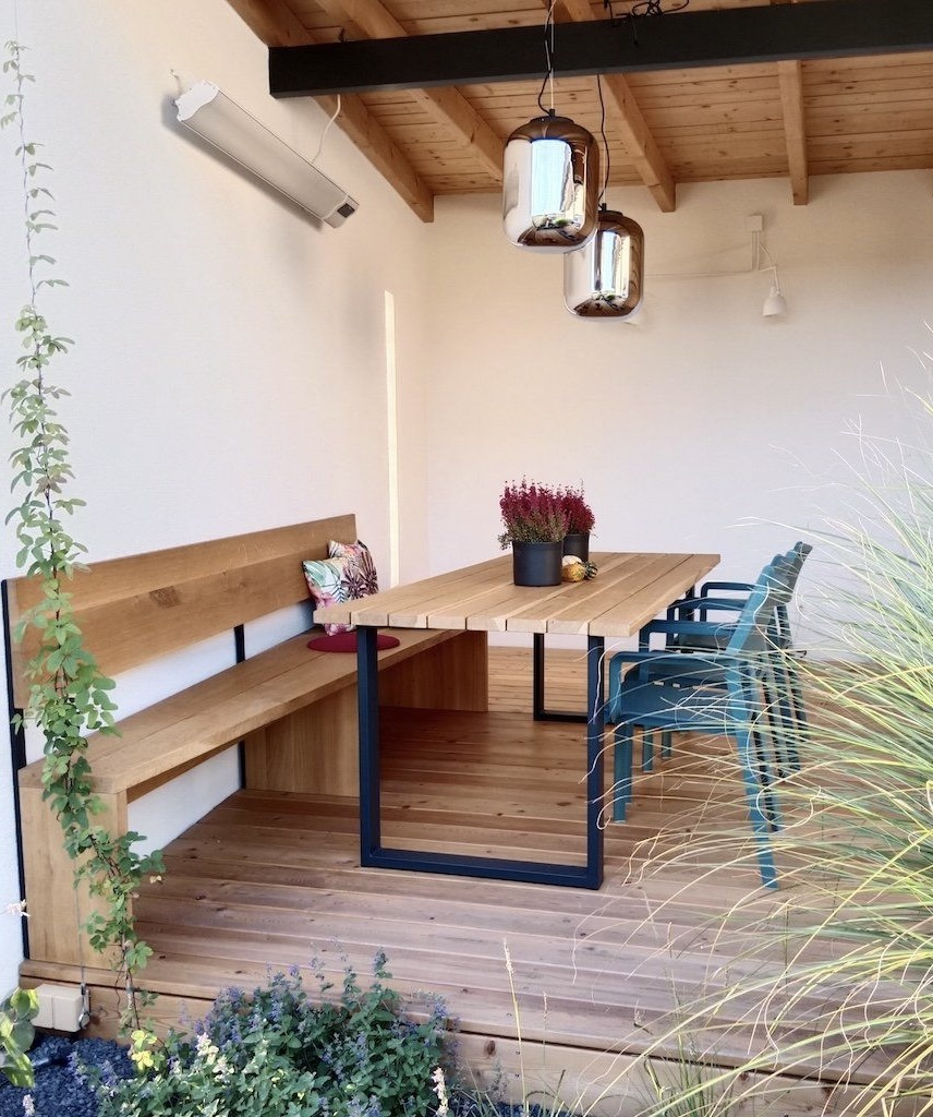 Design-Gartentisch und Bank