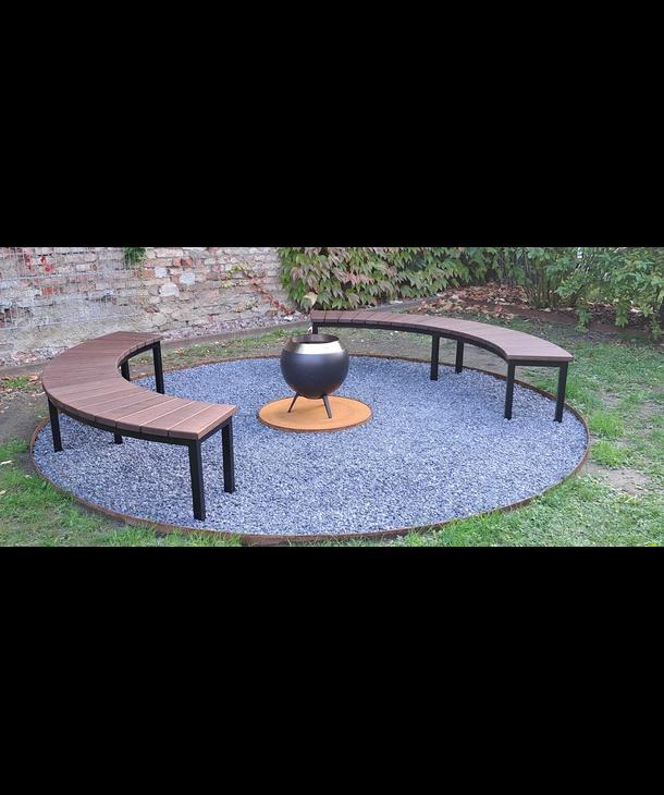 Halbrunde Gartenbank für Feuerstelle in München