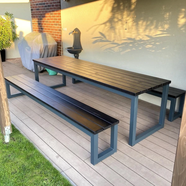 Design-Gartenset in dunklen Farbtönen