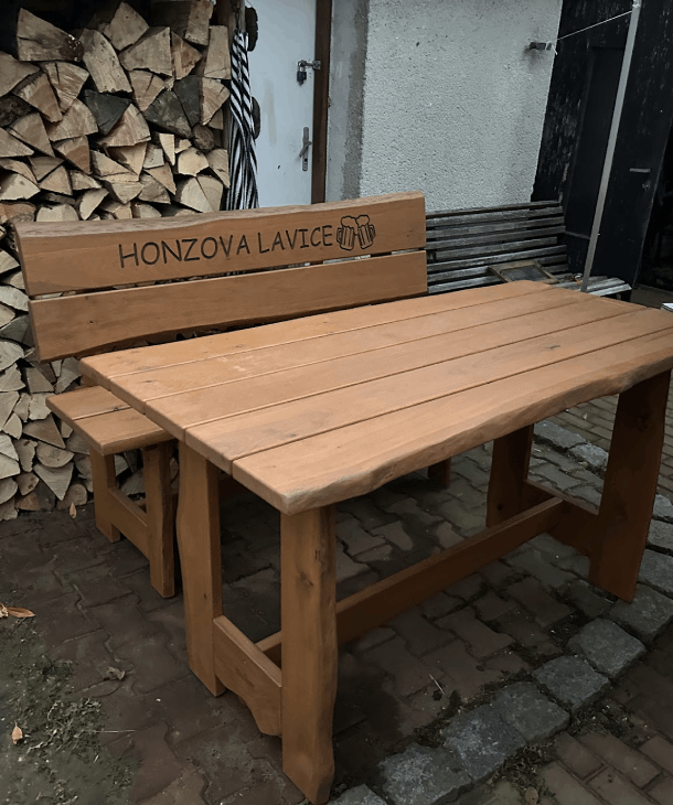 Rustikales Eichenmöbel-Set mit gefräster Bank