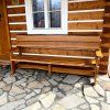 gartenbank mit armlehnen rustikales design 2