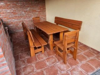 Rustikale Gartengarnitur Unsere beliebte Garten-Sitzgarnitur aus Eiche im rustikalen Stil, diesmal mit einer Oberfläche in...