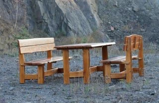 Erinnerung an eines unserer ersten Produktshootings. Den rustikalen Eichen-Set haben wir in die Natur gebracht – und diese...