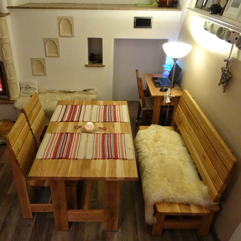 Jídelní set v klasickém stylu - masivní dub