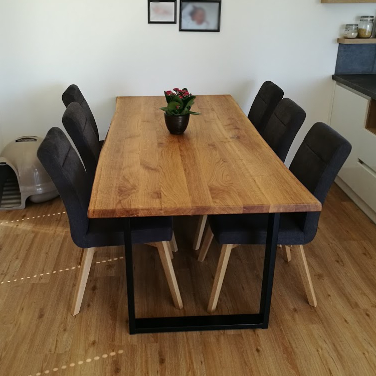 Designový jídelní stůl s rustikální hranou - Kladno