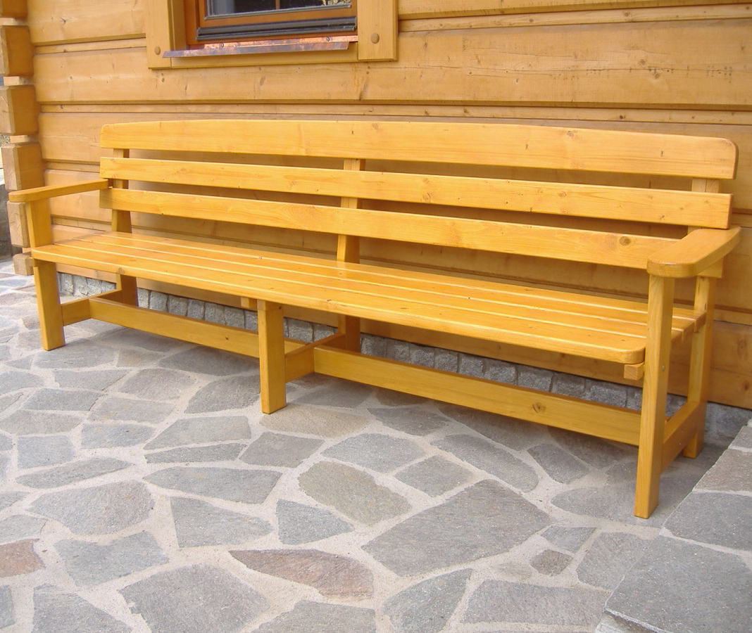 Dřevěná lavice ke srubu ze smrkového dřeva