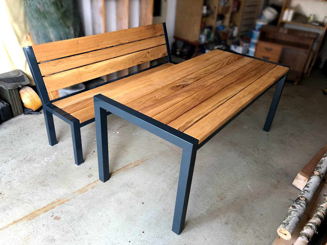 Zahradní designový nábytek - kombinace dřeva a oceli