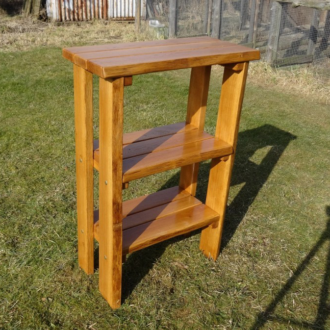 Odkládací stolek a police opět do Mikulčic - Morava