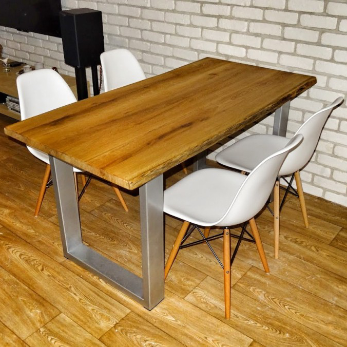 Designový jídelní stůl s originální rustikální hranou - Praha