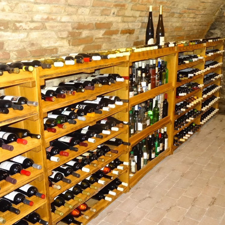 Dubové regály na víno