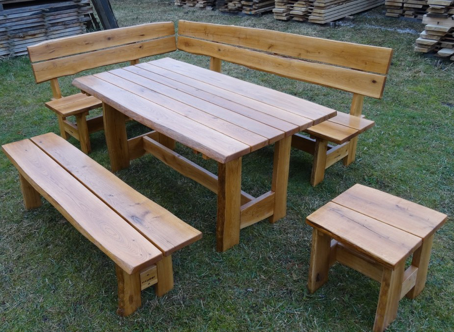 Rohová sestava v rustikálním provedení nedaleko Plzně