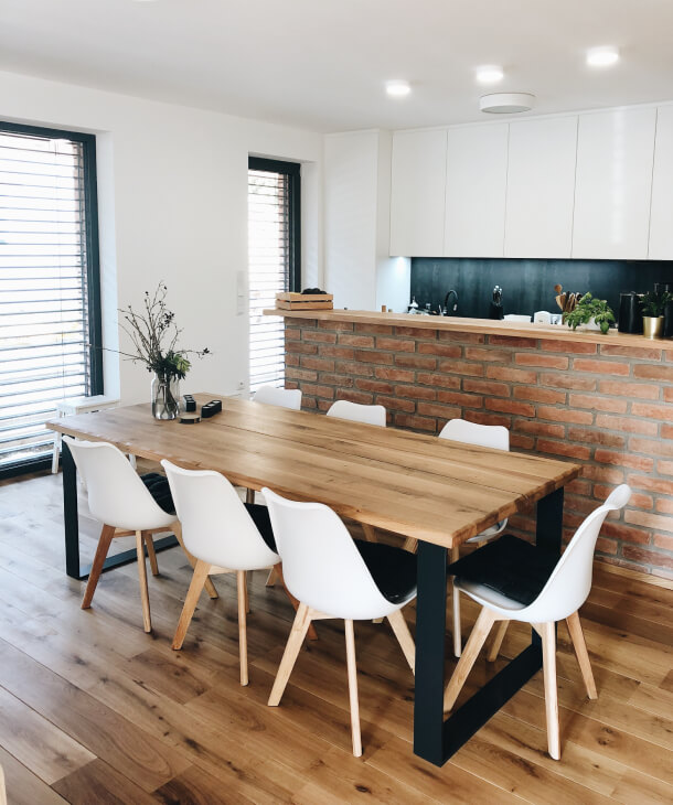 Masivní jídelní stůl s ocelovými nohami 220x95 cm