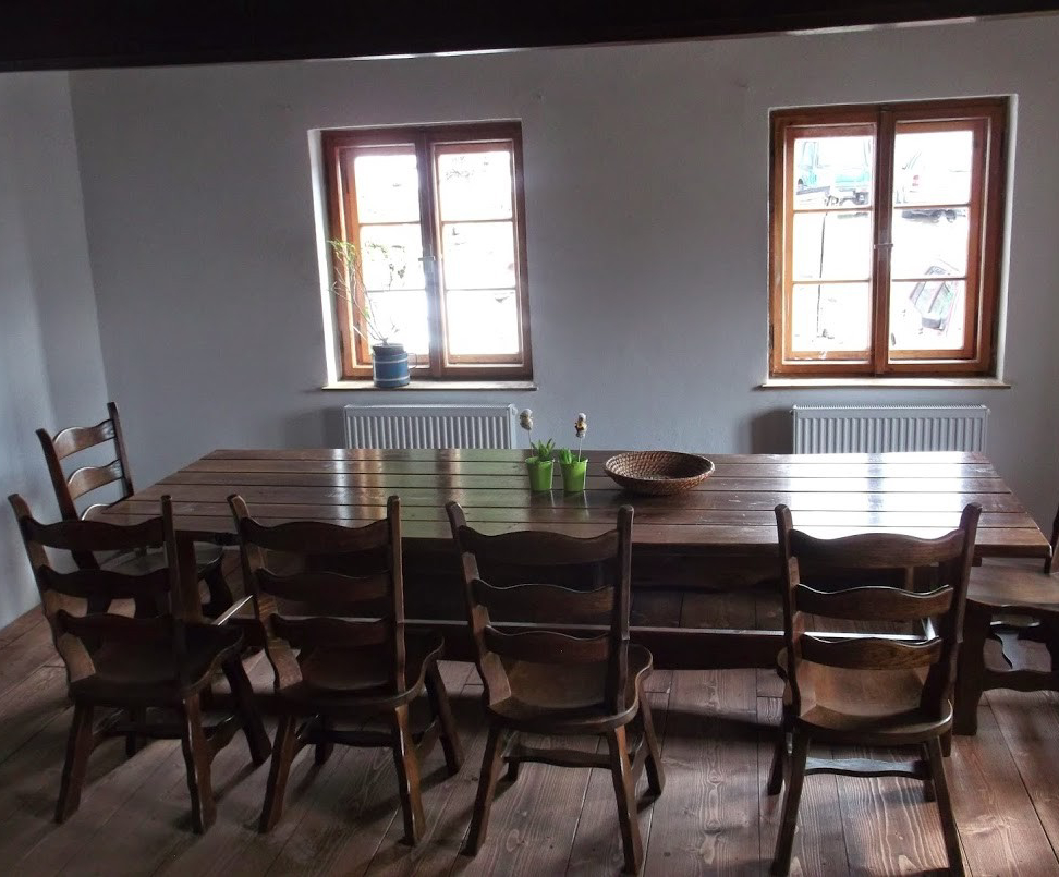 Masivní stůl a lavice do jídelny - délka 300cm, odstín palisander