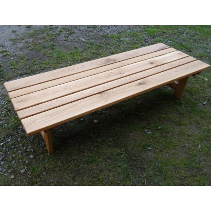 Přírodní lavice na ležení
