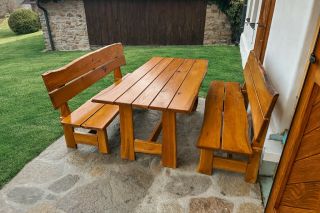 Takhle to sluší našemu zahradnímu setu u krásné poloroubené chalupy 🥰🏡 Zahradní dubová sestava (rustikální provedení) -...