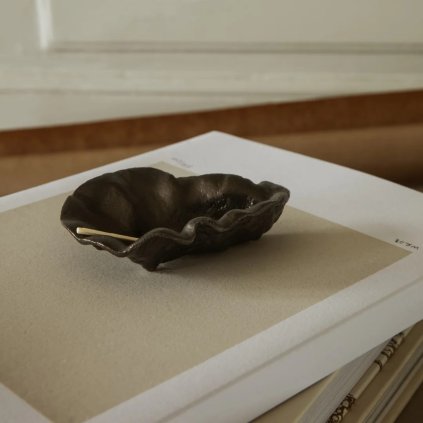 Schmuck Ablageschale OYSTER 10,5 cm, schwarz, messing, Ferm LIVING