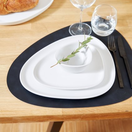 Tischset CURVE CLOUD 37 x 44 cm, doppelseitig, schwarz / rot, leder, LIND DNA