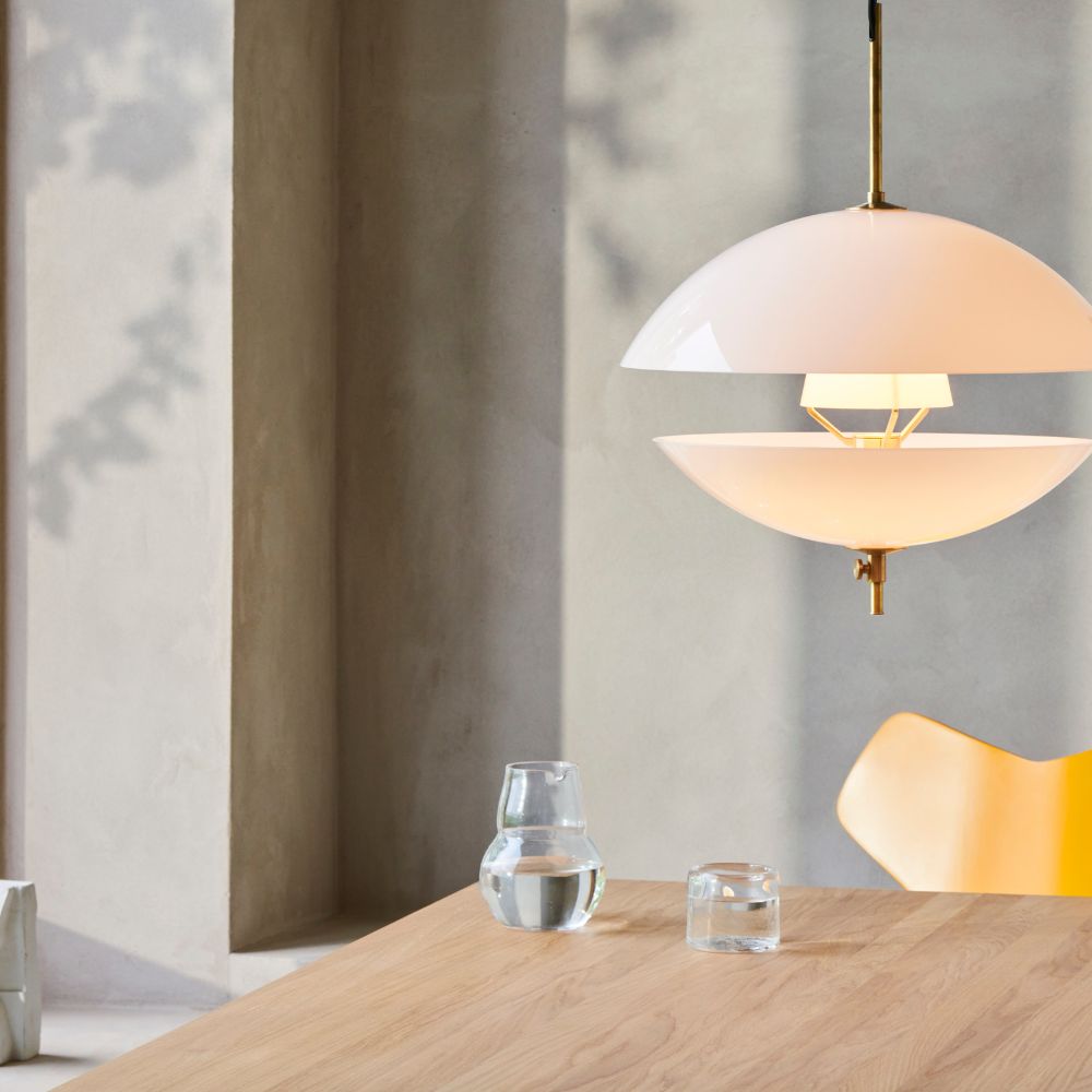 Hängelampe CLAM 44 cm, Weiß/Messing, Fritz Hansen
