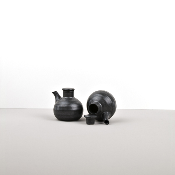 Sojasaucen-Spender Kännchen MODERN BLACK 150 ml, schwarz, MIJ