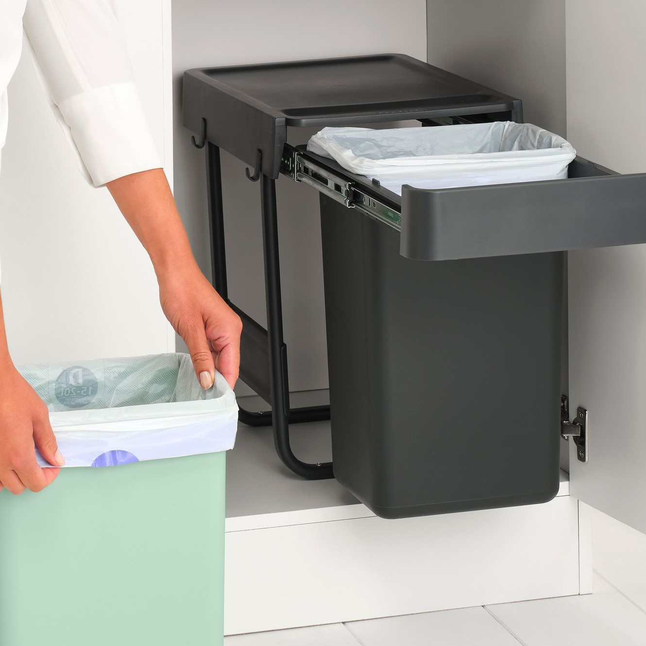 Einbaumülleimer SORT & GO 2x 15 l, dunkelgrau / jade green, Kunststoff, Brabantia