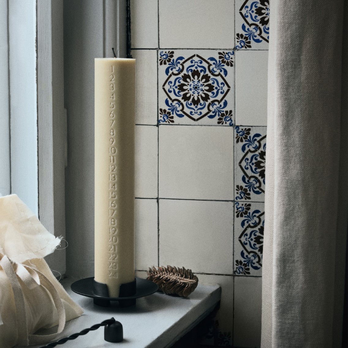 Stumpenkerzenhalter BLOCK 11 cm, schwarz, messing, Ferm LIVING