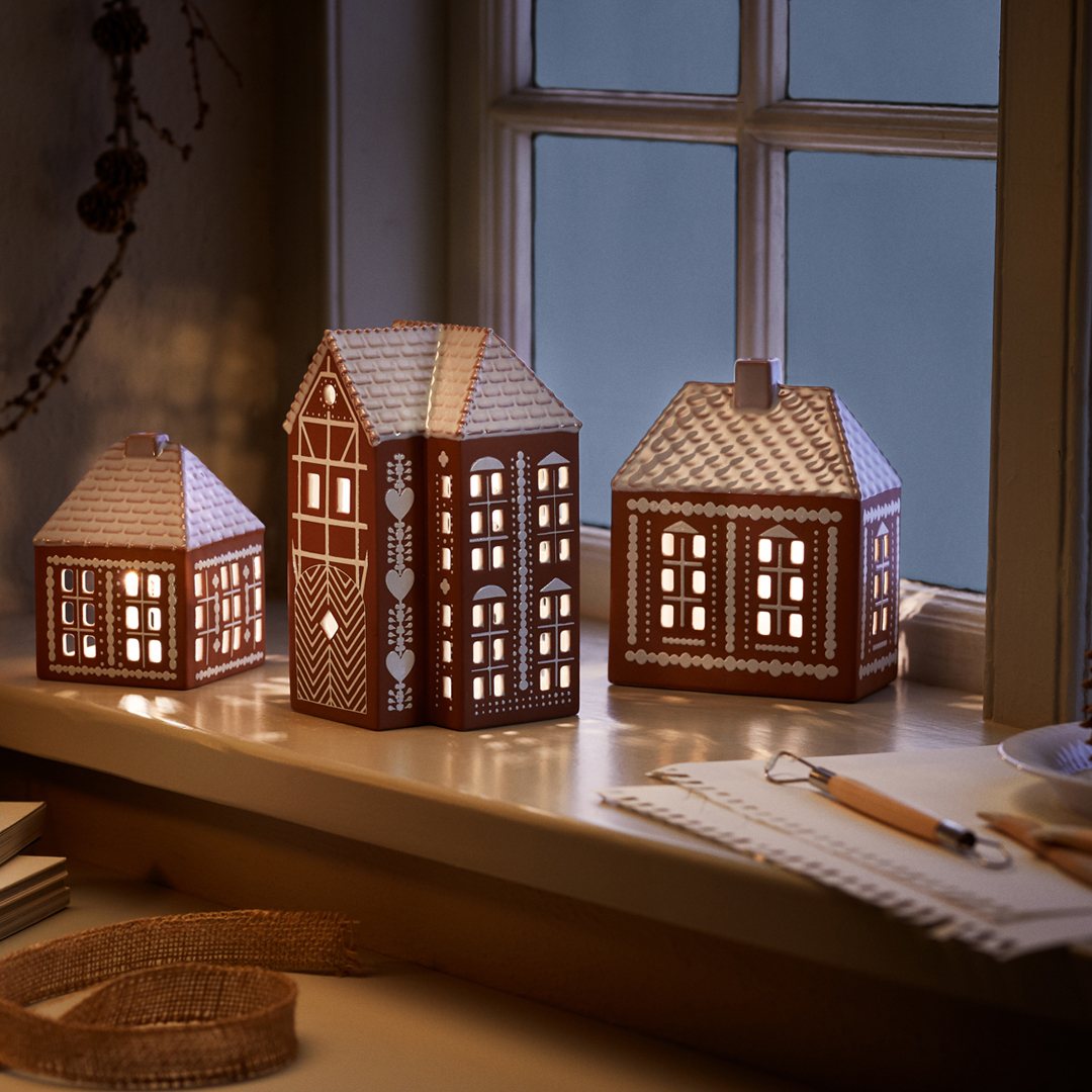 215966 2 svicen na cajovou svicku gingerbread lighthouse 15 5 cm hneda kamenina kahler