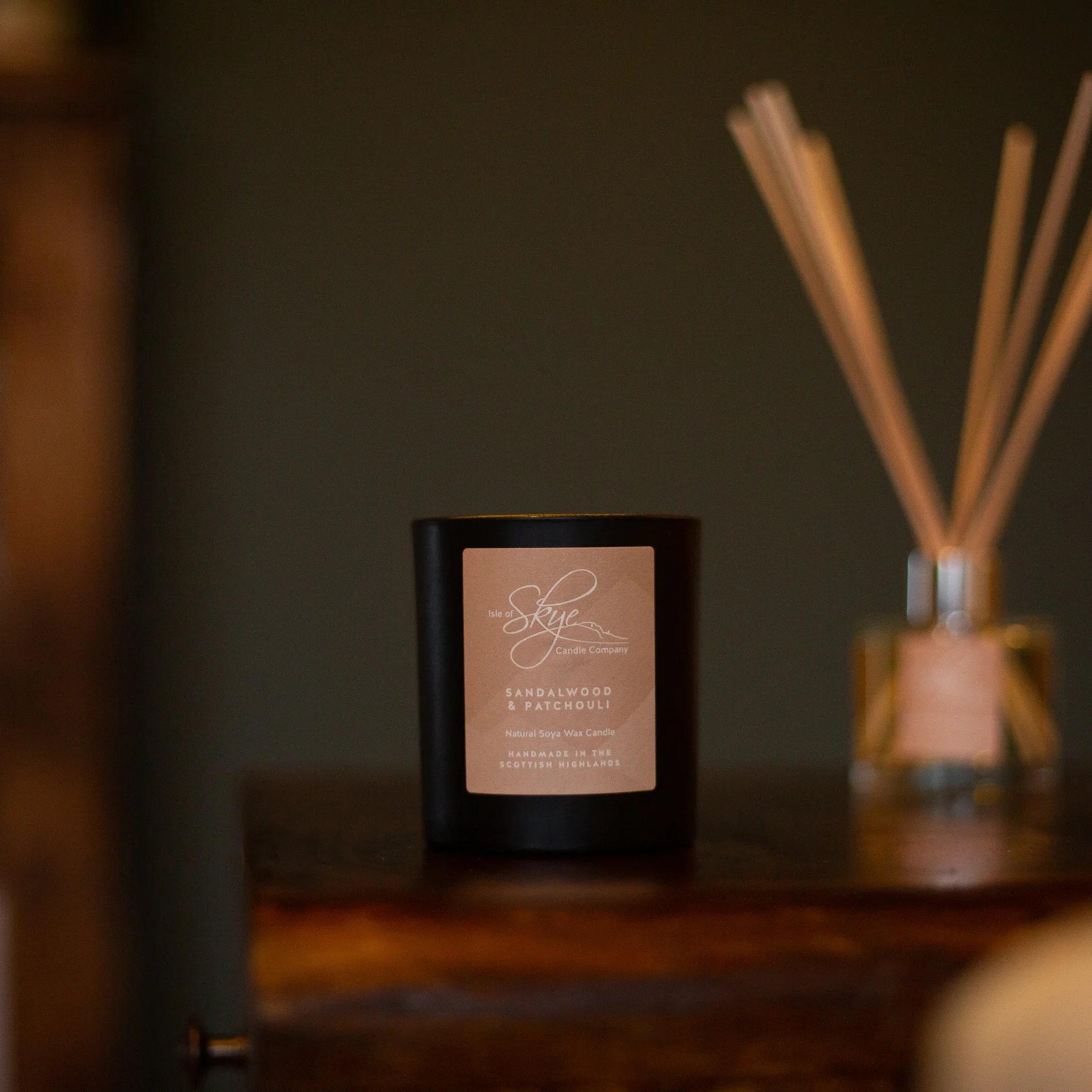 216032 1 vonna svicka sandalwood patchouli doba horeni 45 hodin isle of skye candle company