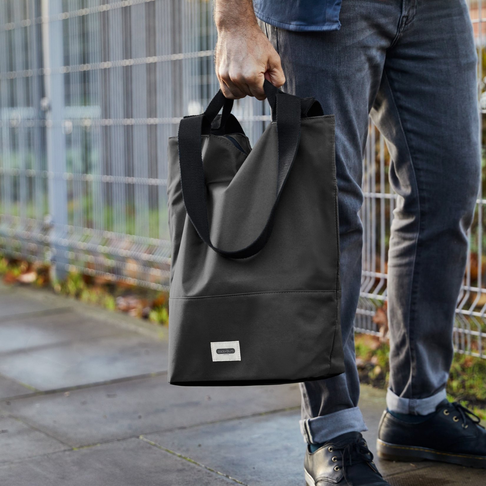 218423 4 chladici taska 16 l cerna black blum