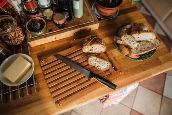Brotmesser und Bambusbrett Set FUNCTIONAL, FORM, Fiskars