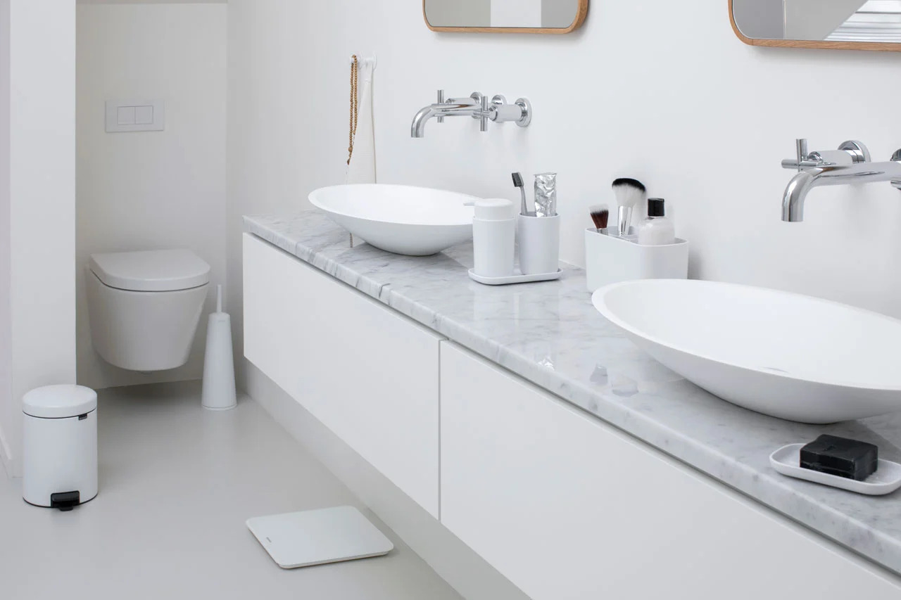 WC-Bürstengarnitur, Toilettenpapierhalter und Ersatzrollenständer Set RENEW, weiß, Brabantia