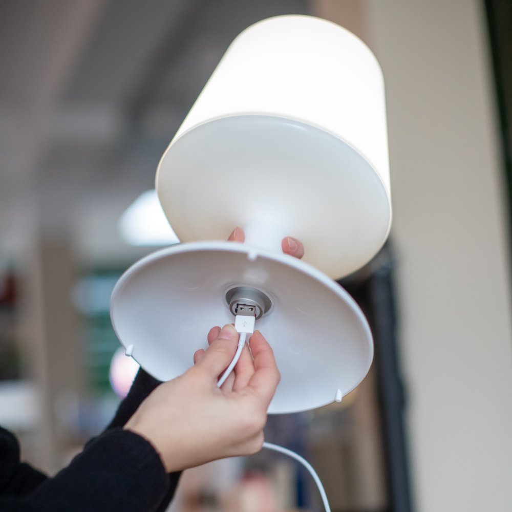 Portable Tischleuchte LIGHT TO GO, dunkelgrau, Koziol