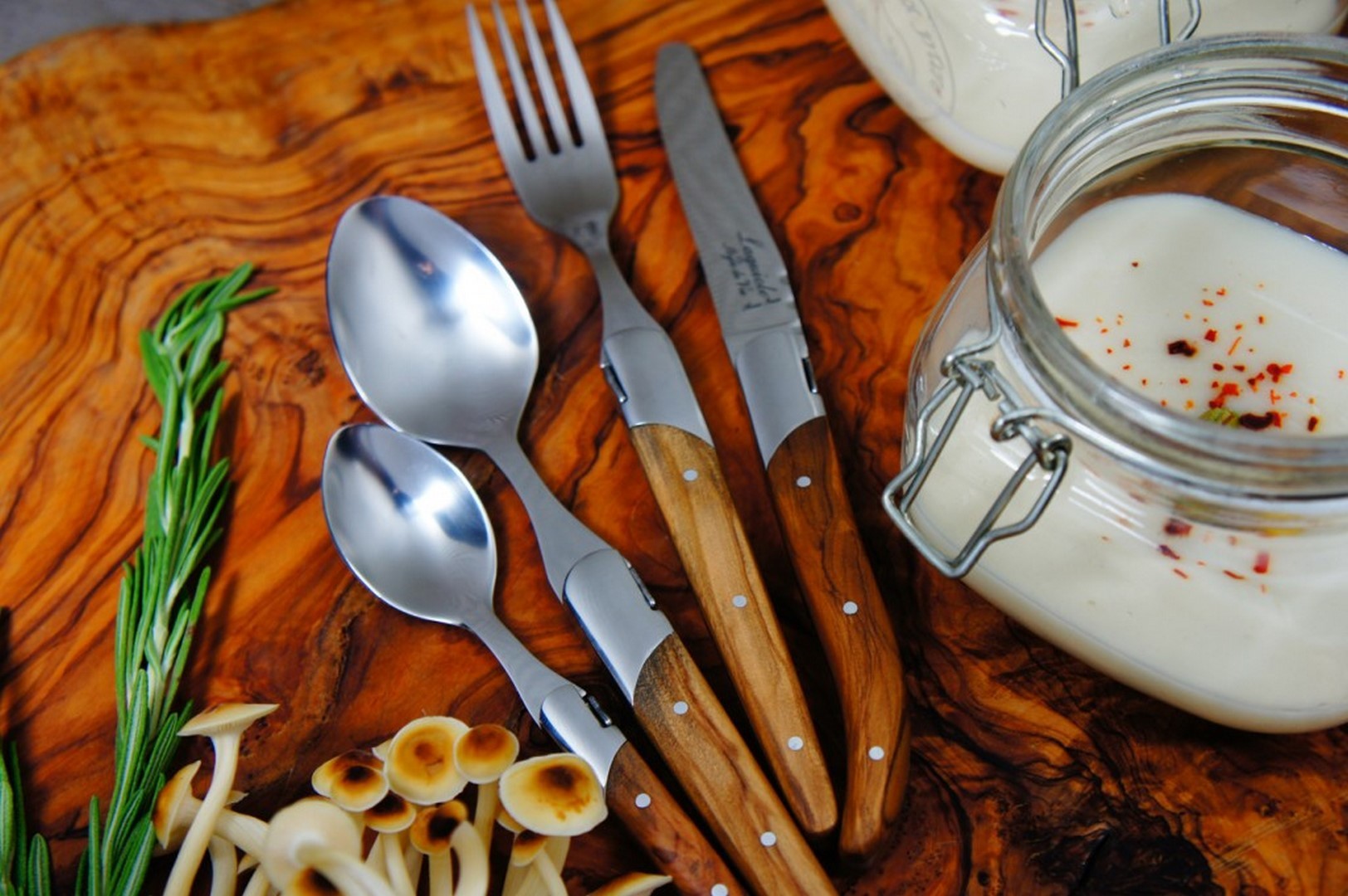 Besteckset LUXURY, 16-teilig, Olivenholz-Griff, Laguiole