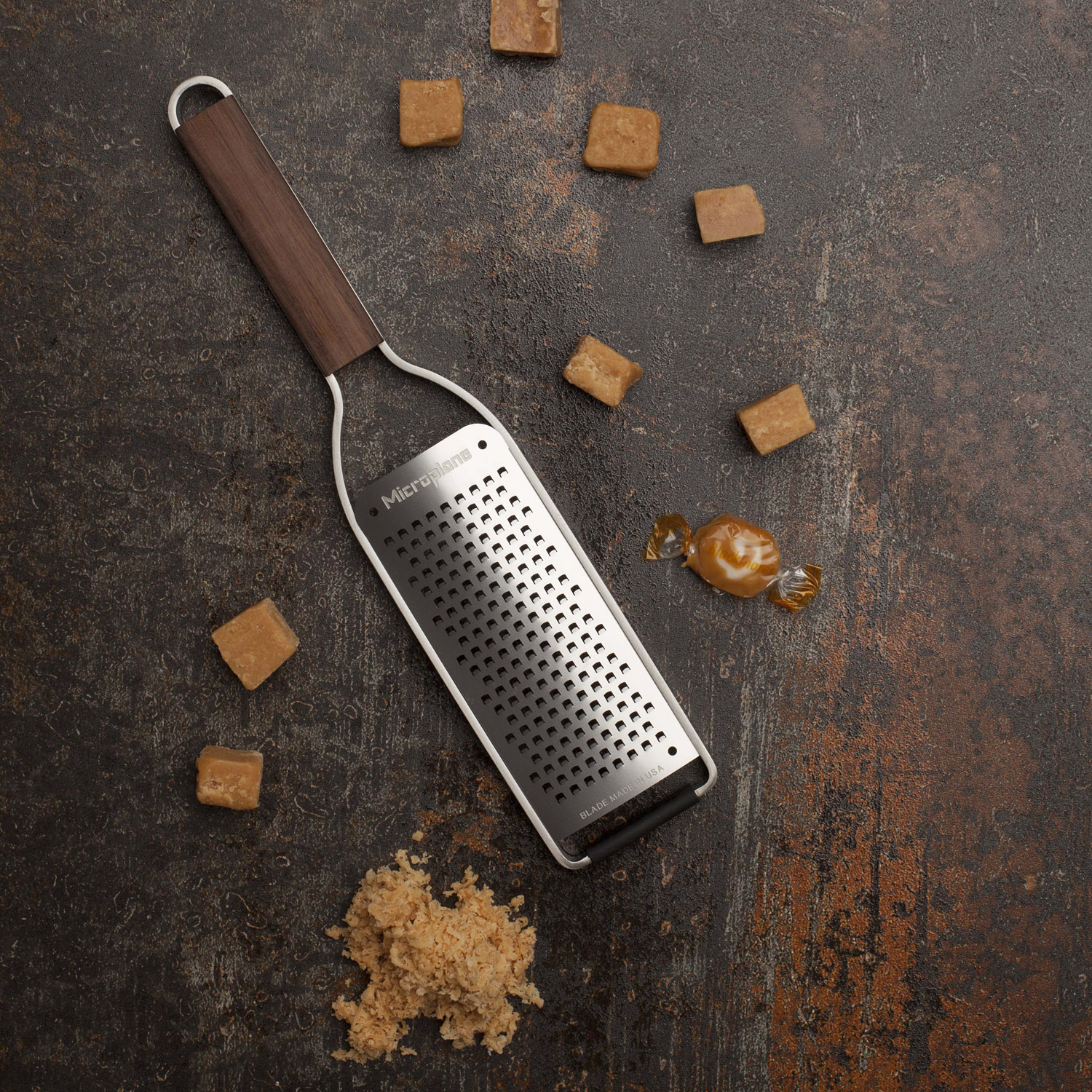 Handreibe Medium MASTER, Nussbaumholz-Griff, Microplane
