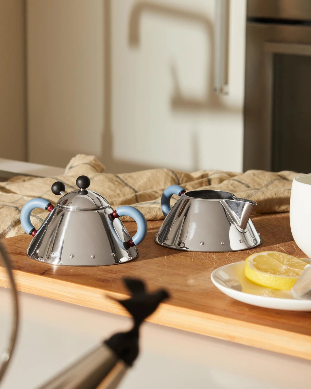 Zuckerdose 9097, mit Löffel, Silber/Blau, Alessi,