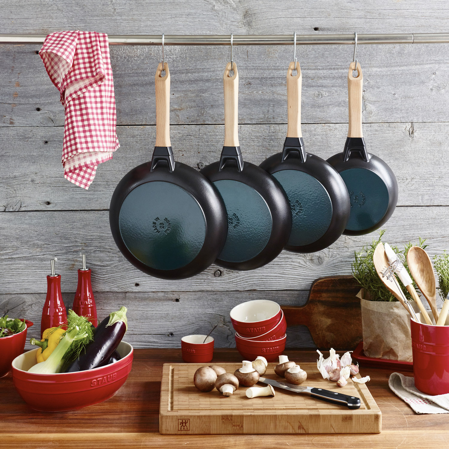 Bratpfanne 26 cm, Holzgriff, Gusseisen, Staub