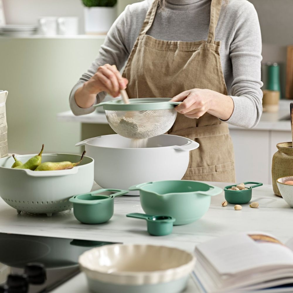 Schüsseln-Set NEST 40112, 9-teilig, mit Seiher Und Messlöffel, grau/grün, Joseph Joseph
